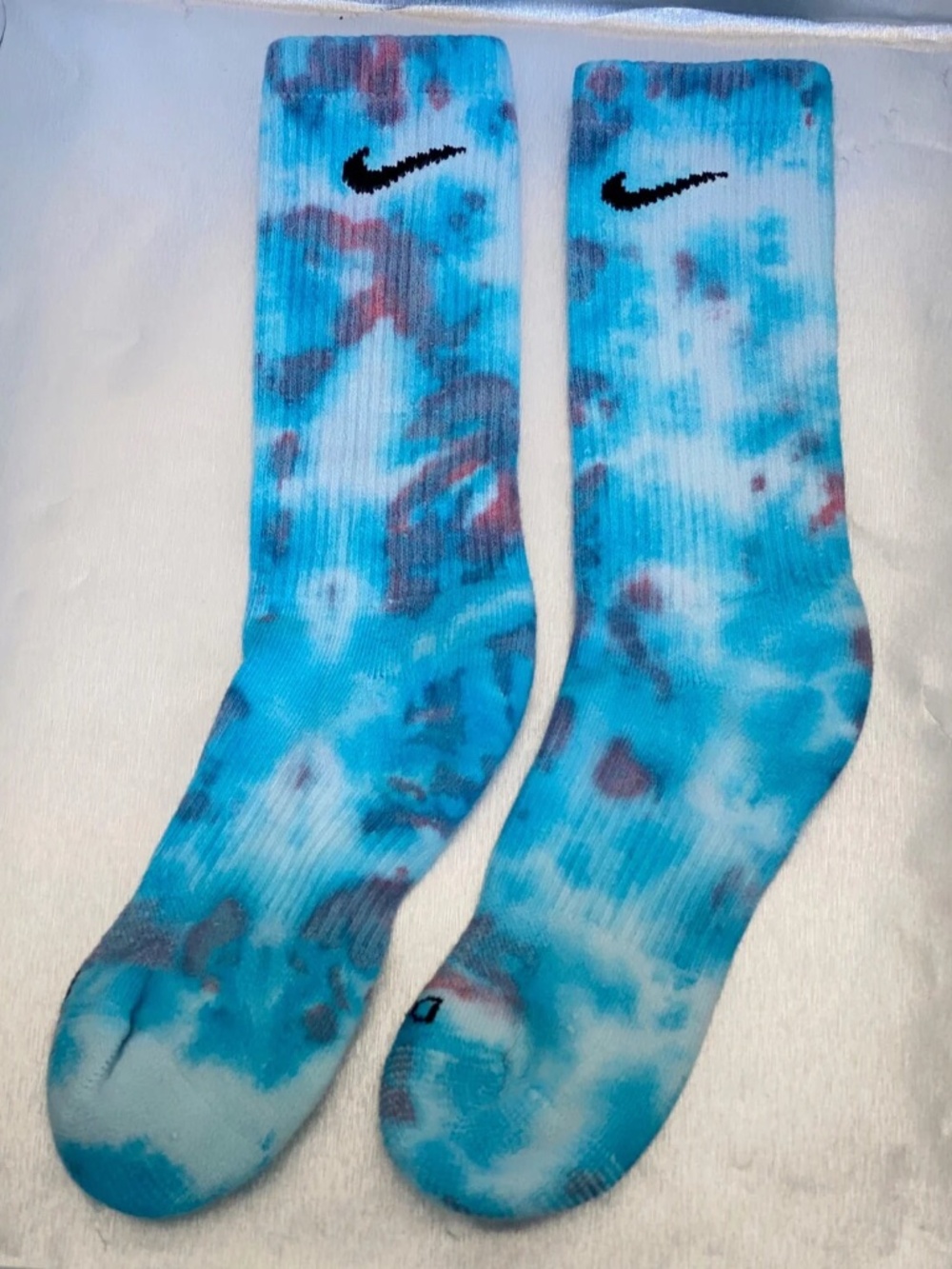 Screaming' Swing Tie Dye Crew Socks Adult Medium